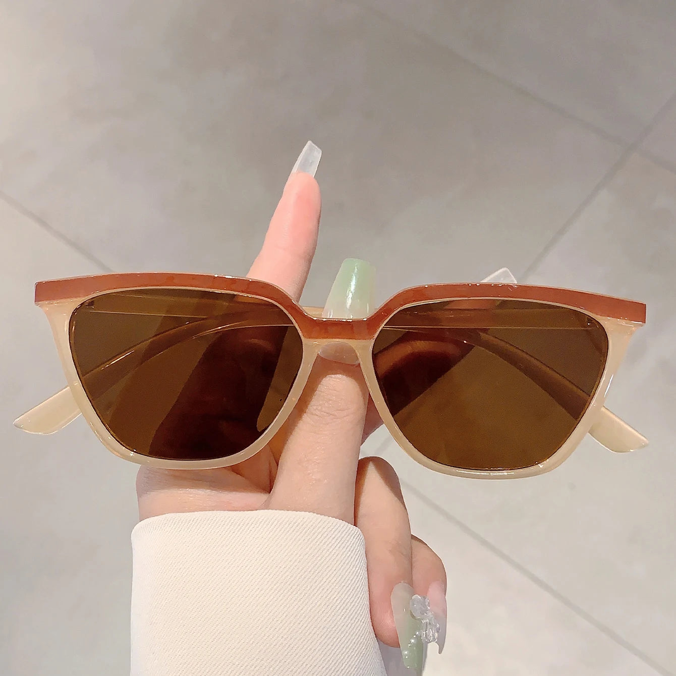 Stylish Cat Eye Sunglasses - Oversized Black Fashion Eyewear for Driving & Travel