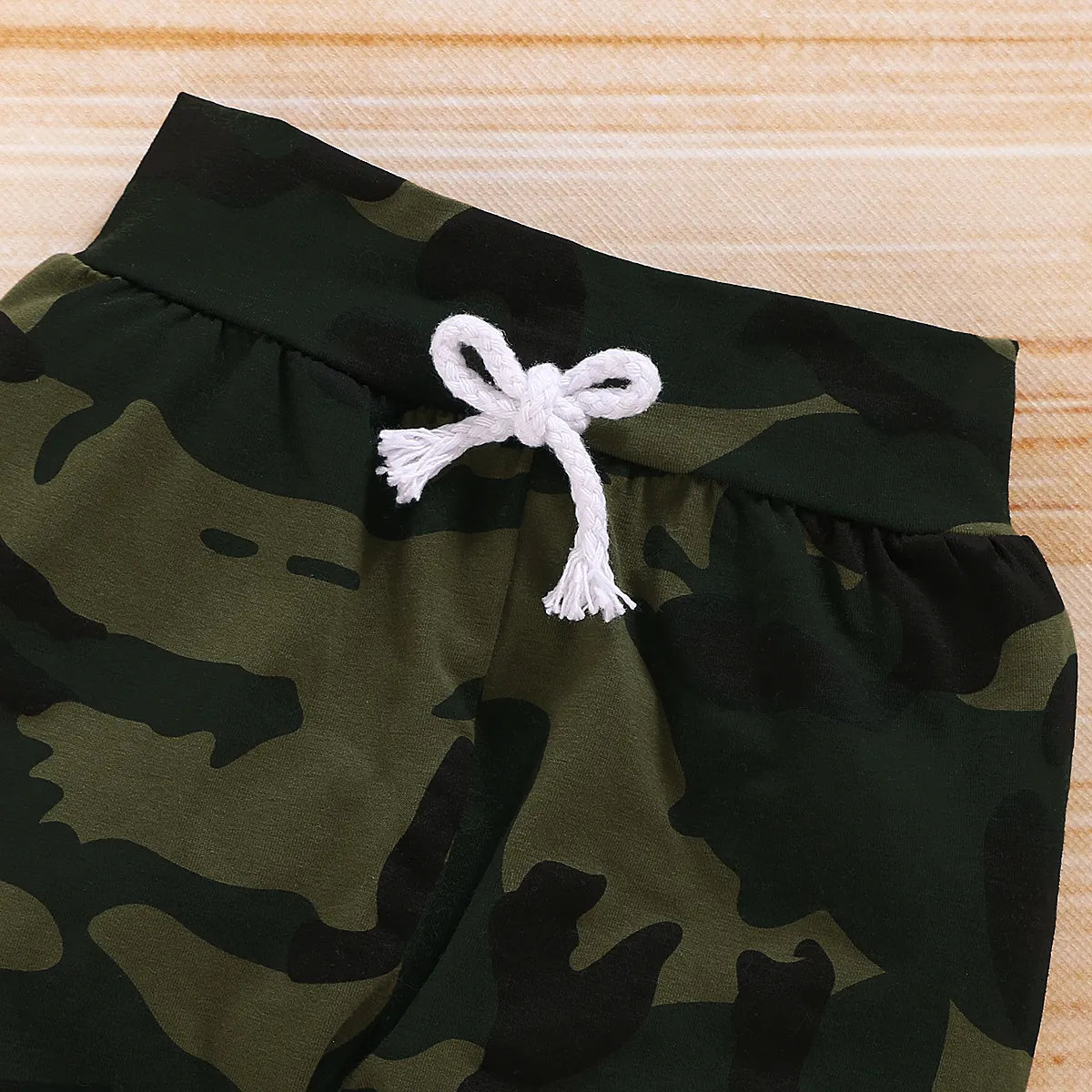 0-18 Months Baby's Short Sleeve Bodysuit and Camouflage Joggers with Headband Outfit