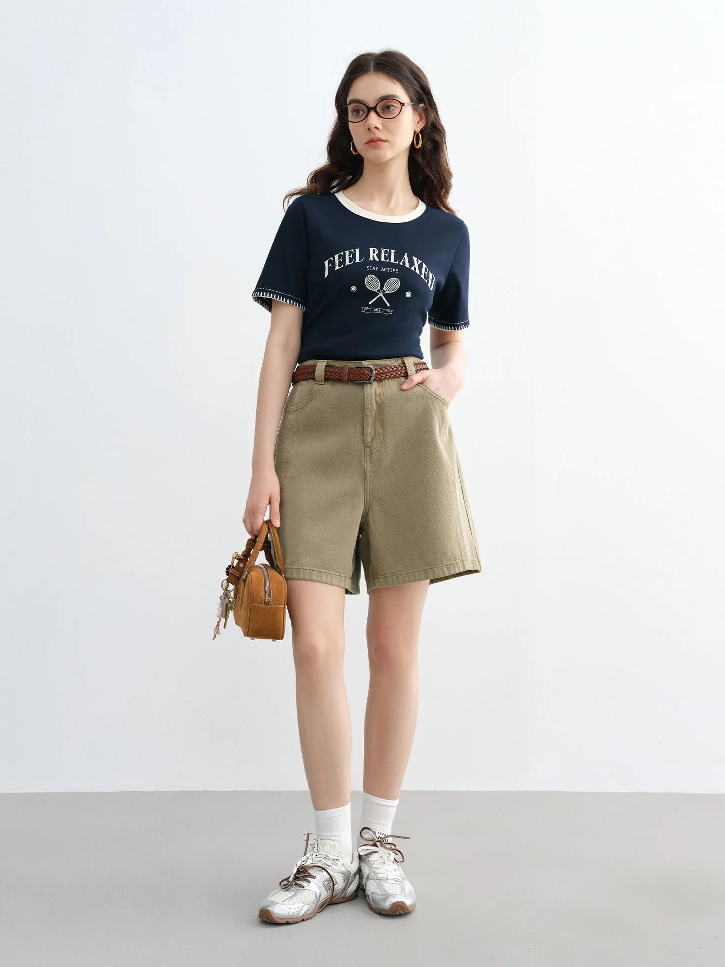 Women's Vintage Contrast-Stitch Round Neck Tee - Relaxed Fit Cotton Blend Summer Top