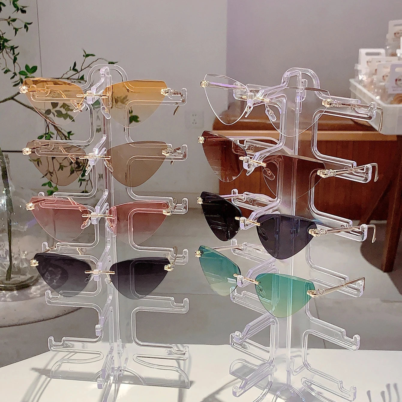 Women's Retro Metal Rimless Triangle Sunglasses
