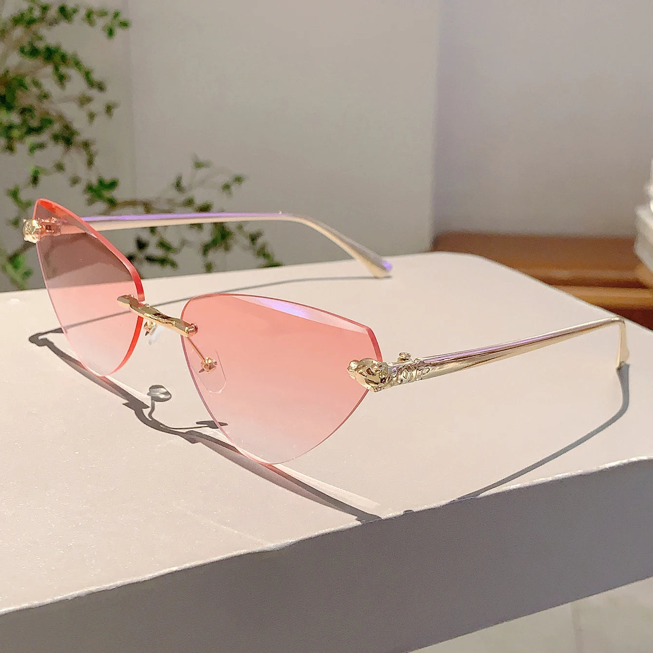 Women's Retro Metal Rimless Triangle Sunglasses