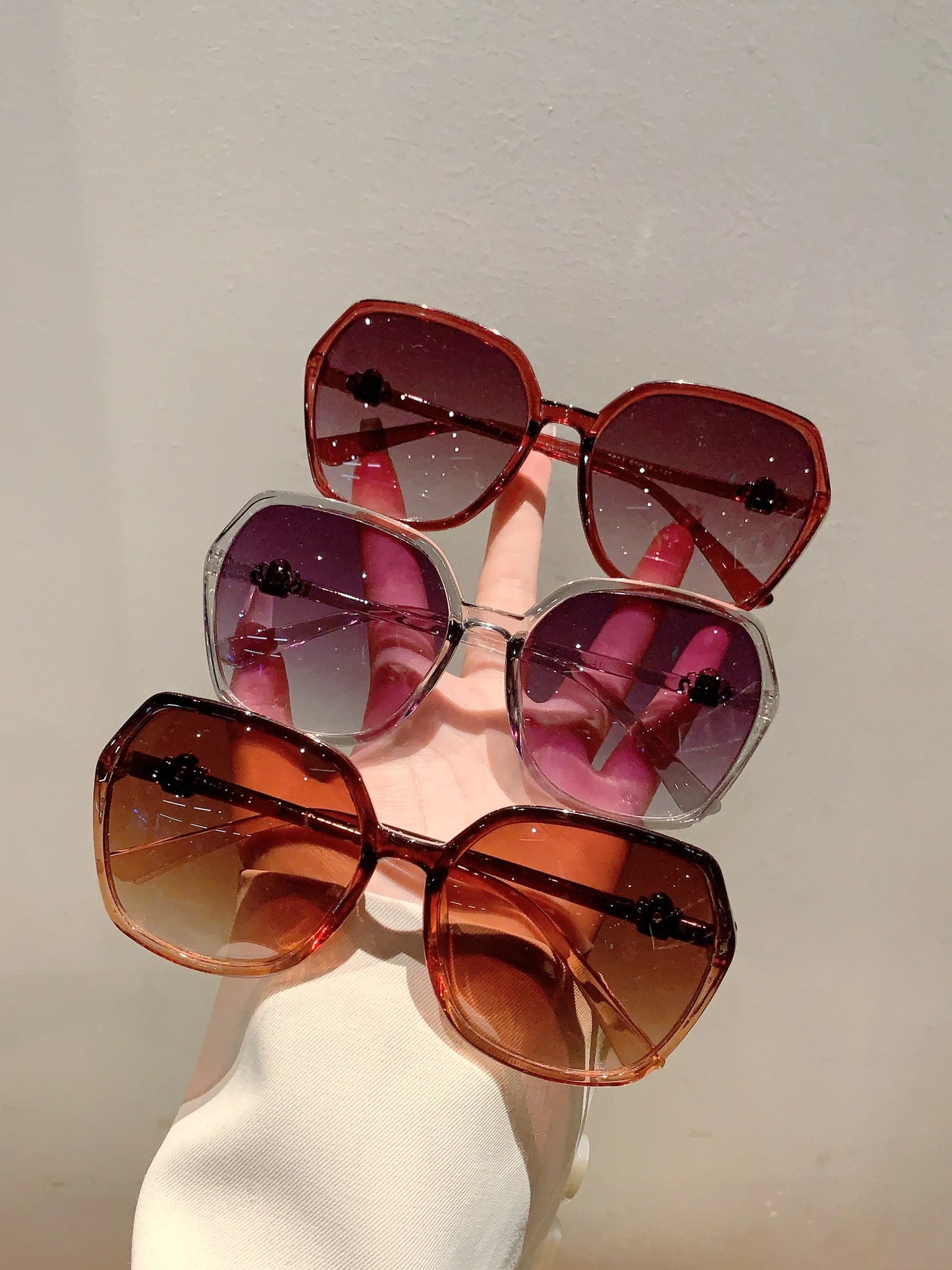 Stylish Gradient Square Sunglasses - Oversized Fashion Eyewear for Travel & Driving
