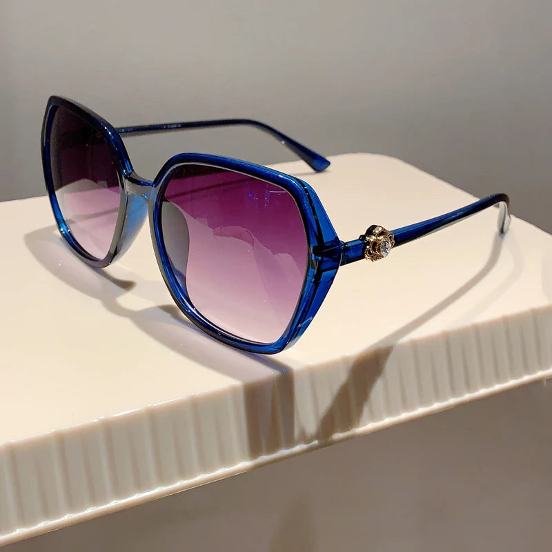 Stylish Gradient Square Sunglasses - Oversized Fashion Eyewear for Travel & Driving
