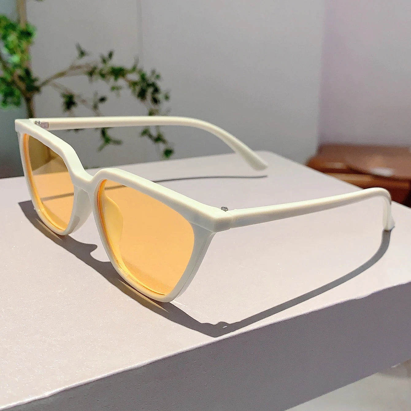 Stylish Cat Eye Sunglasses - Oversized Black Fashion Eyewear for Driving & Travel