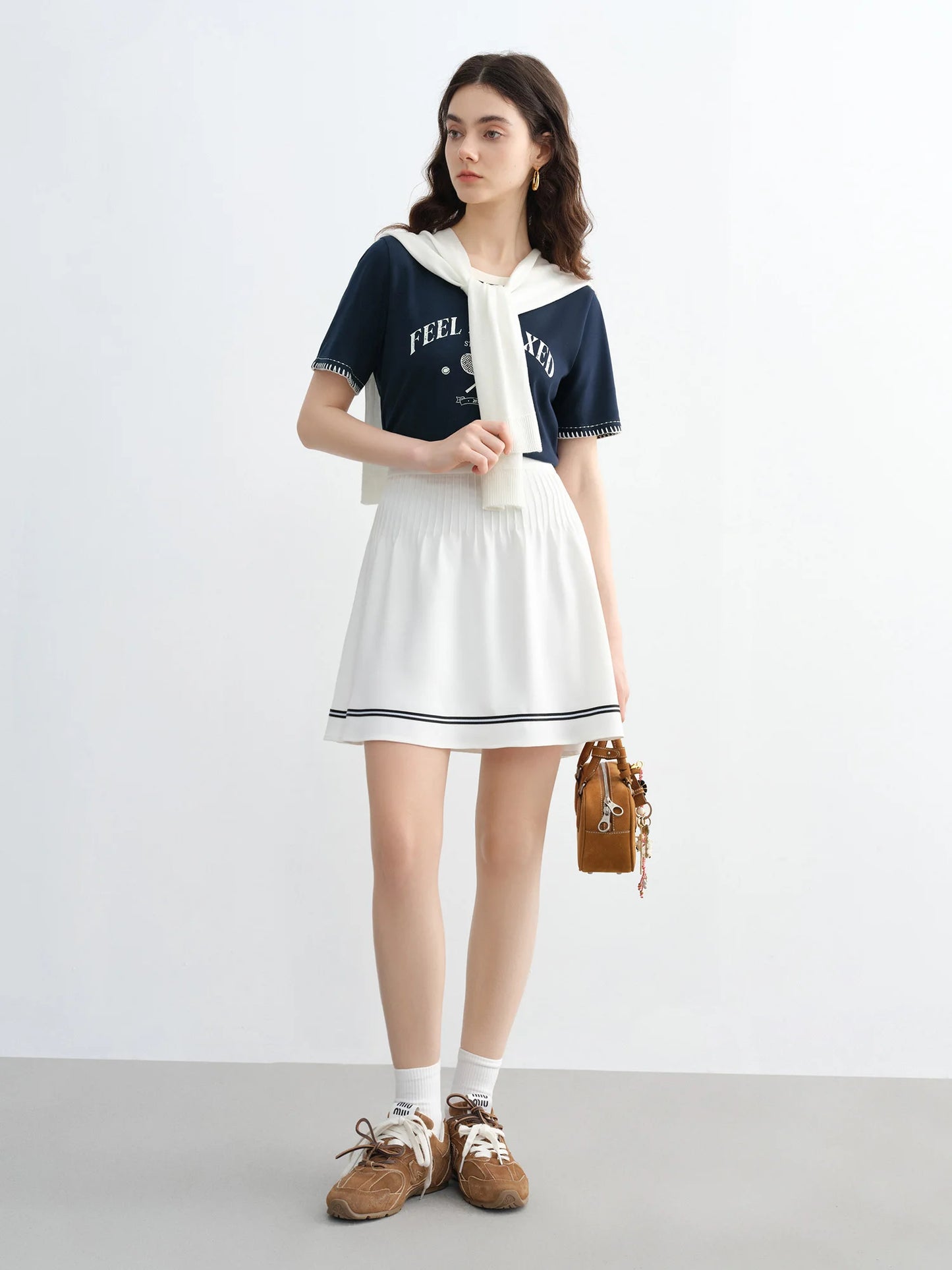 Women's Vintage Contrast-Stitch Round Neck Tee - Relaxed Fit Cotton Blend Summer Top
