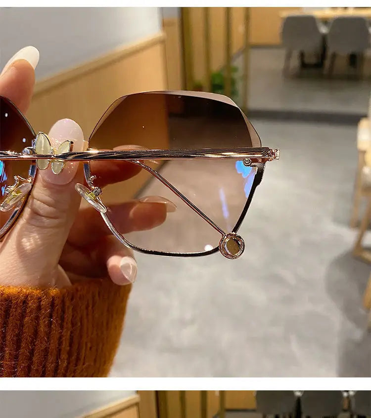 Women's Polygonal Metal Sunglasses - Retro Driving Eyewear
