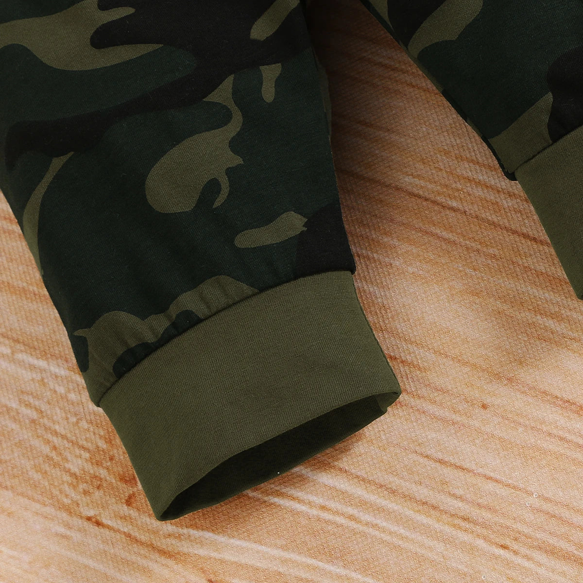 0-18 Months Baby's Short Sleeve Bodysuit and Camouflage Joggers with Headband Outfit