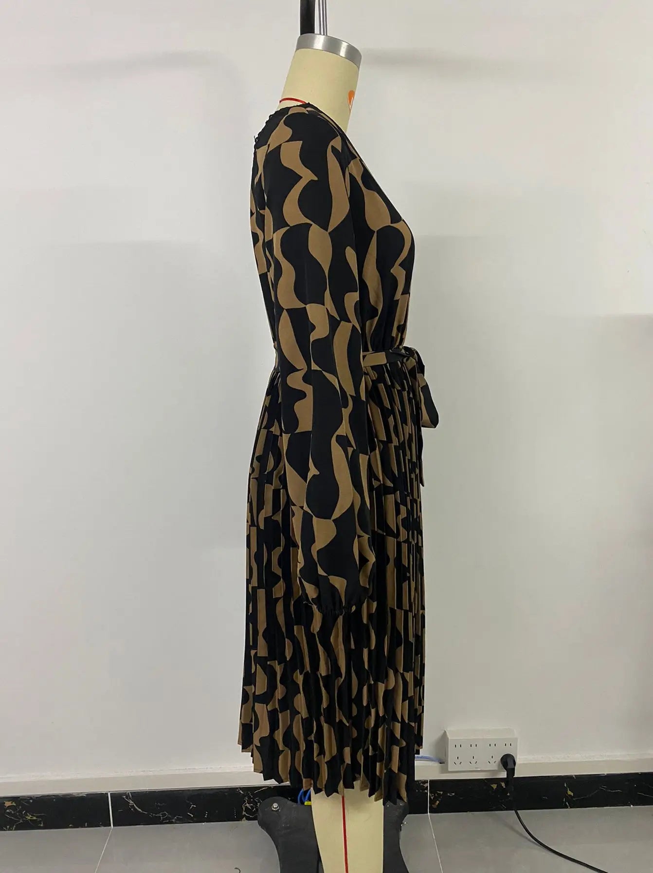Women's Autumn Winter Long Sleeve Print Elegant V-neck Casual A-Line Knee-Length High Waist Dress