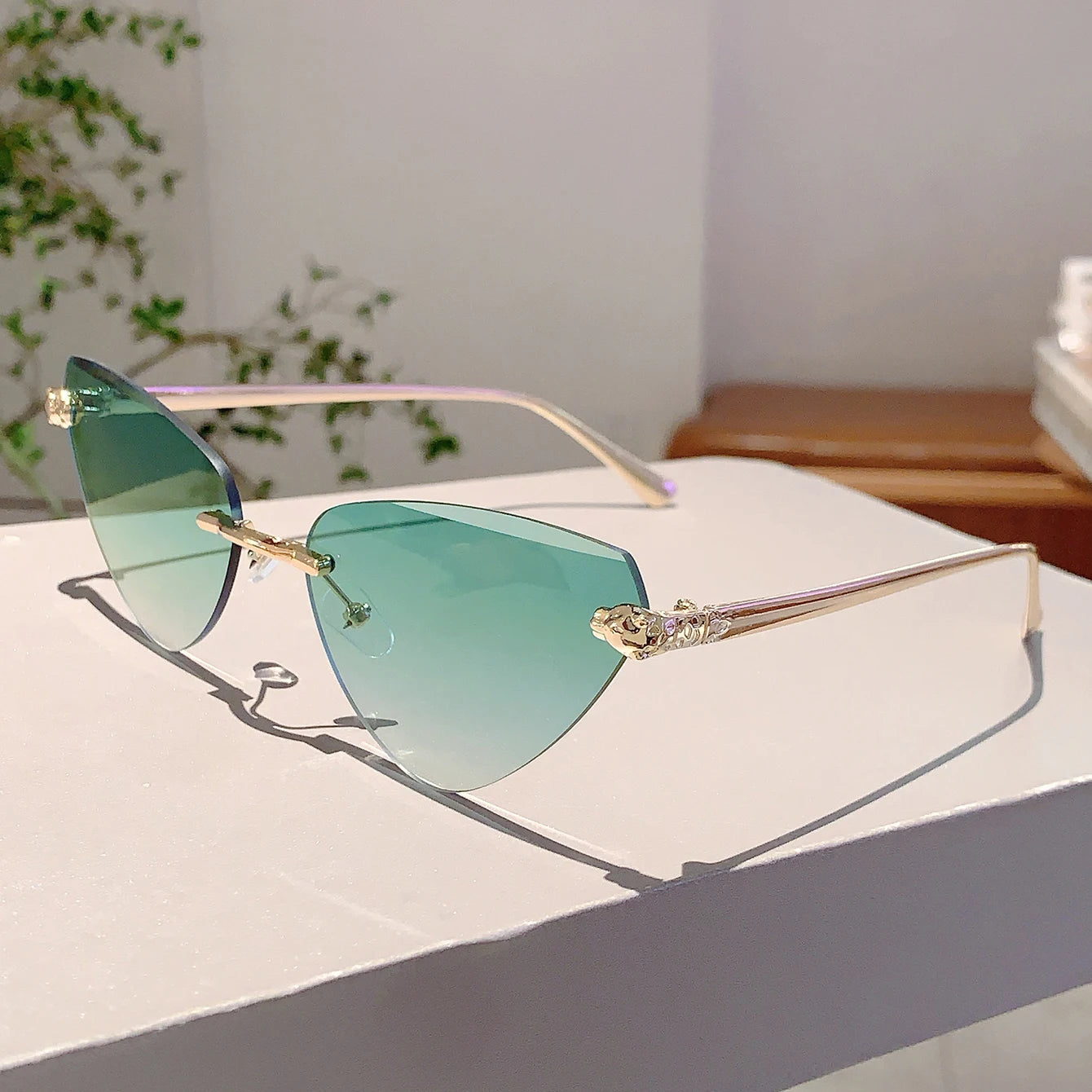 Women's Retro Metal Rimless Triangle Sunglasses