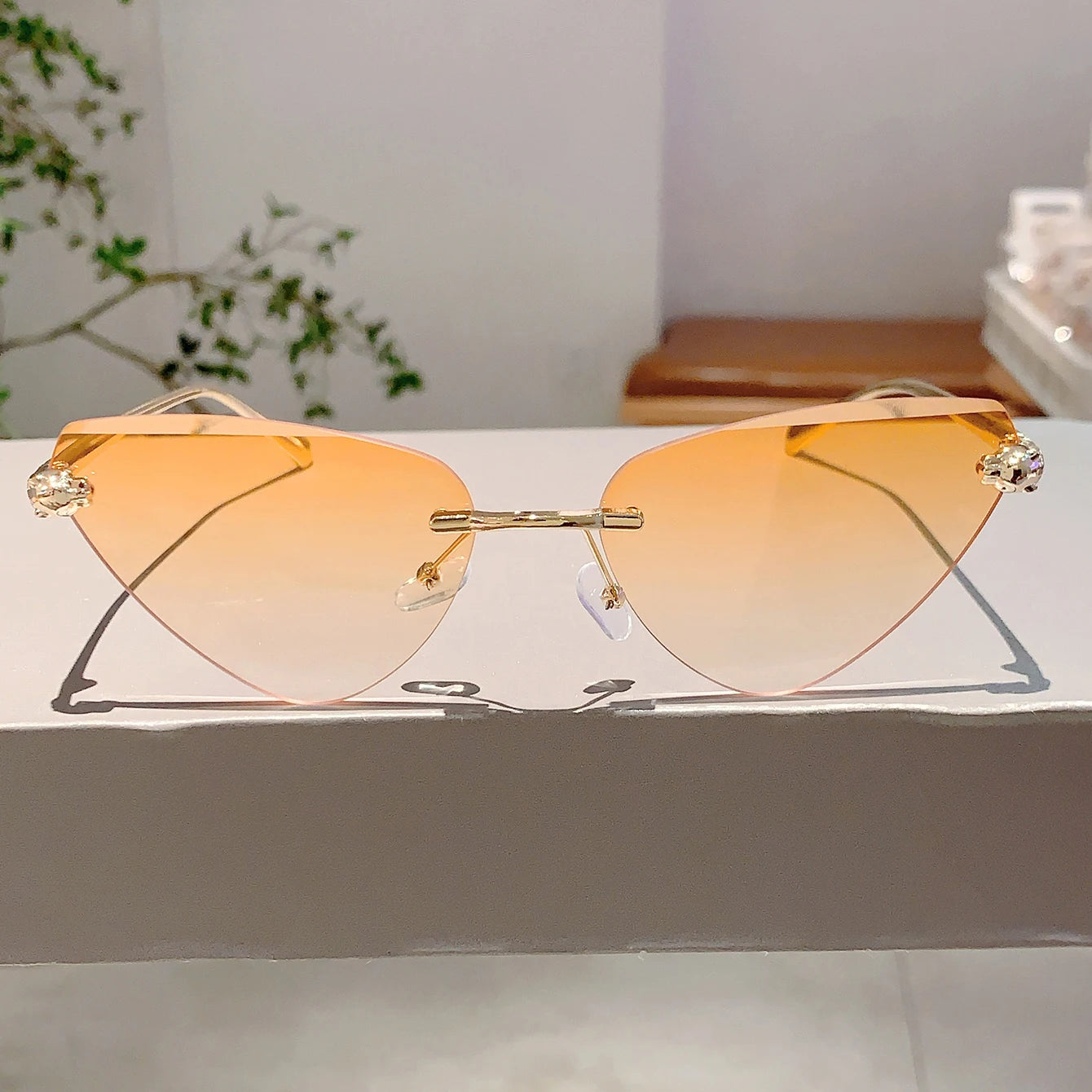 Women's Retro Metal Rimless Triangle Sunglasses