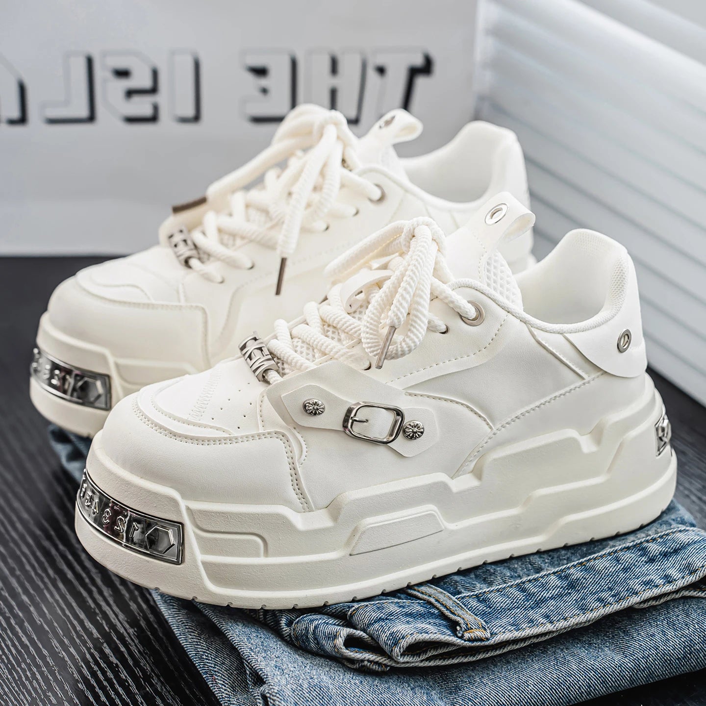 Men's Metal Decoration Platform Sneakers - Vulcanized Sports Shoes