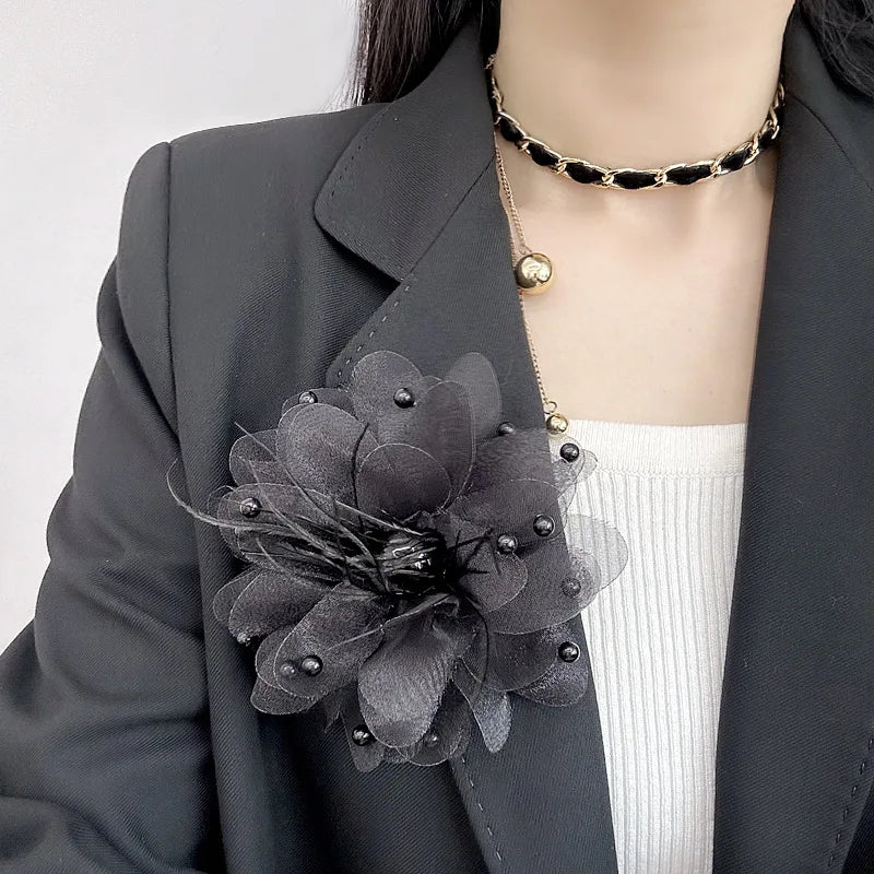 Women's Retro Fabric Flower Brooch - Chiffon Feather Corsage Lapel Pin