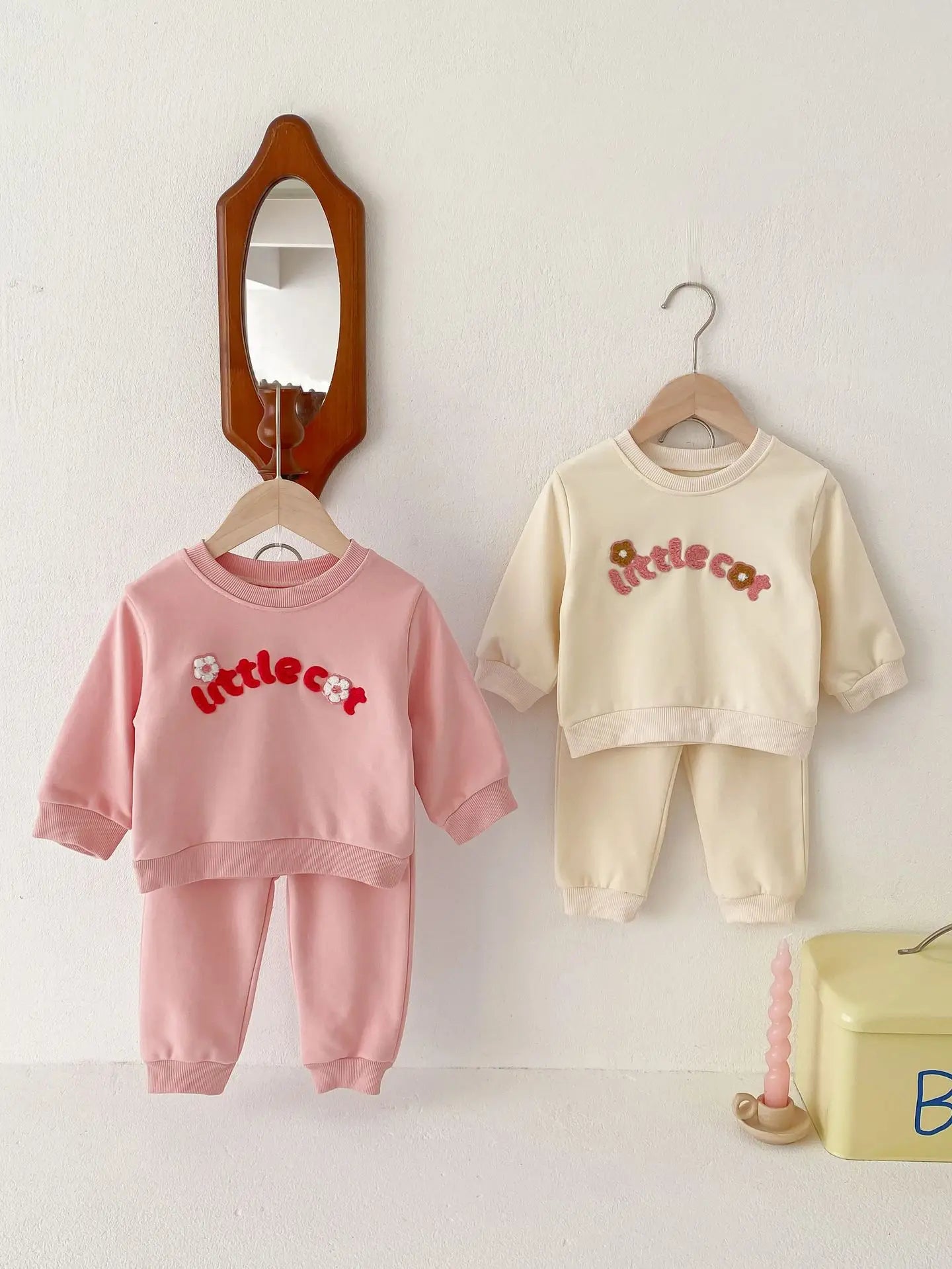 Girls Letter Print Hoodie Round-Neck Sweatshirts and Pants 2 PCS Track Suit