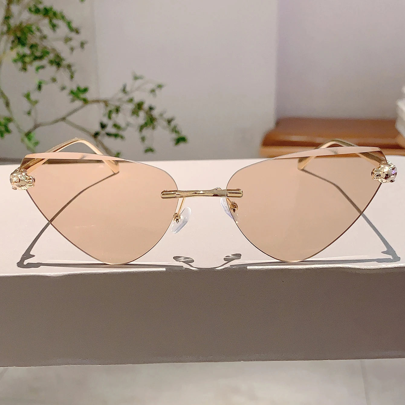 Women's Retro Metal Rimless Triangle Sunglasses