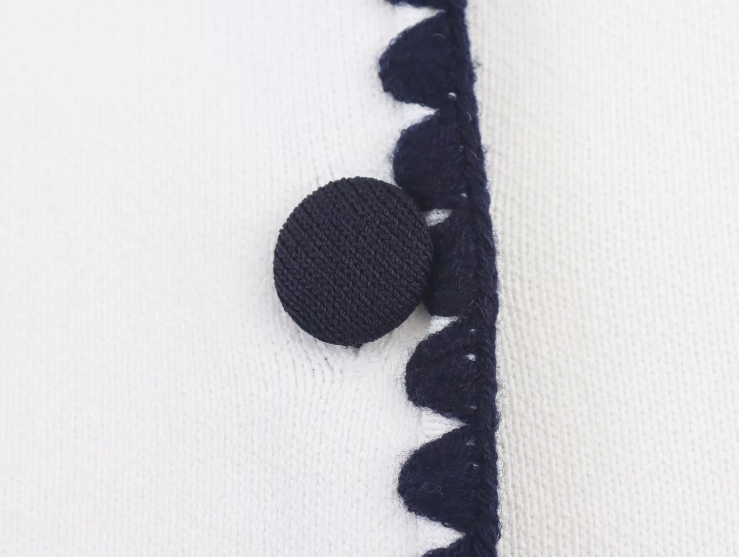 Elegant Contrasting Embroidery Knit Vest