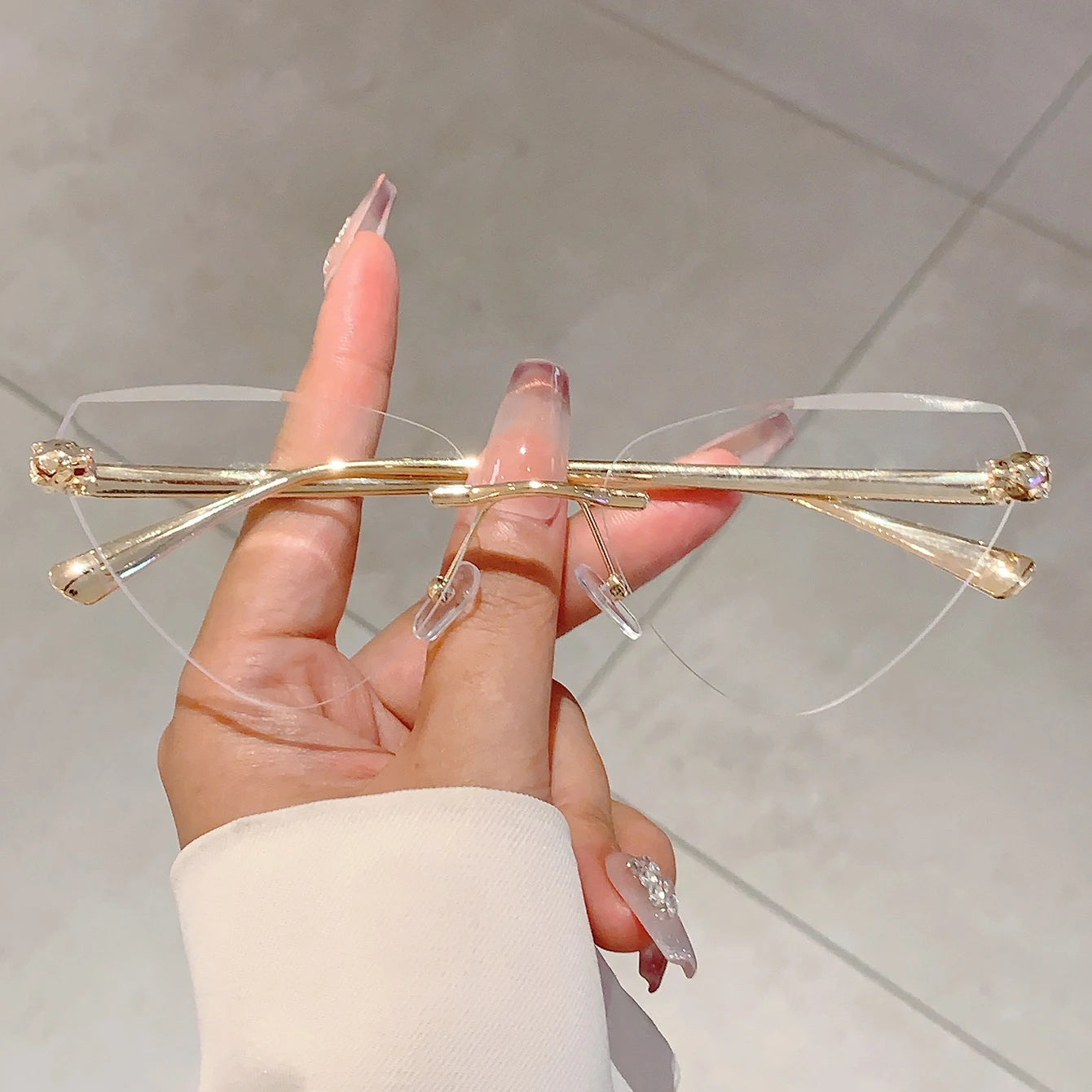 Women's Retro Metal Rimless Triangle Sunglasses