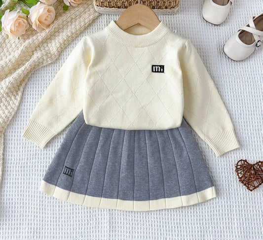 3-7 Y Children's Girls Sweater Long Sleeved Letter Printed Round Neck Top and Pleated A-line Skirt 2-piece Set