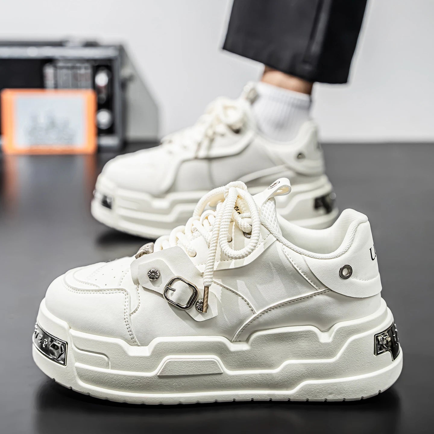 Men's Metal Decoration Platform Sneakers - Vulcanized Sports Shoes