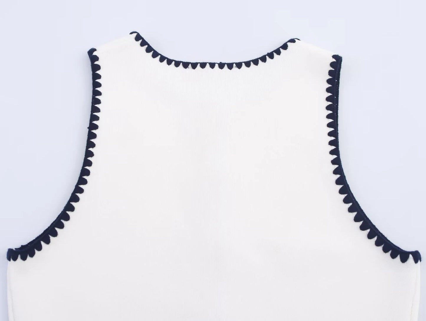 Elegant Contrasting Embroidery Knit Vest