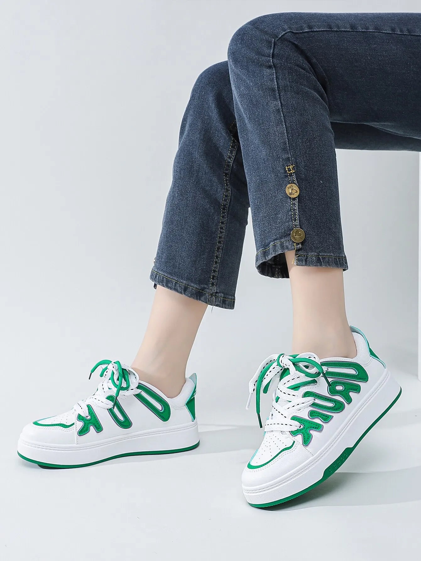 Women's Letter Patch Lace Up Casual Sneakers Shoes