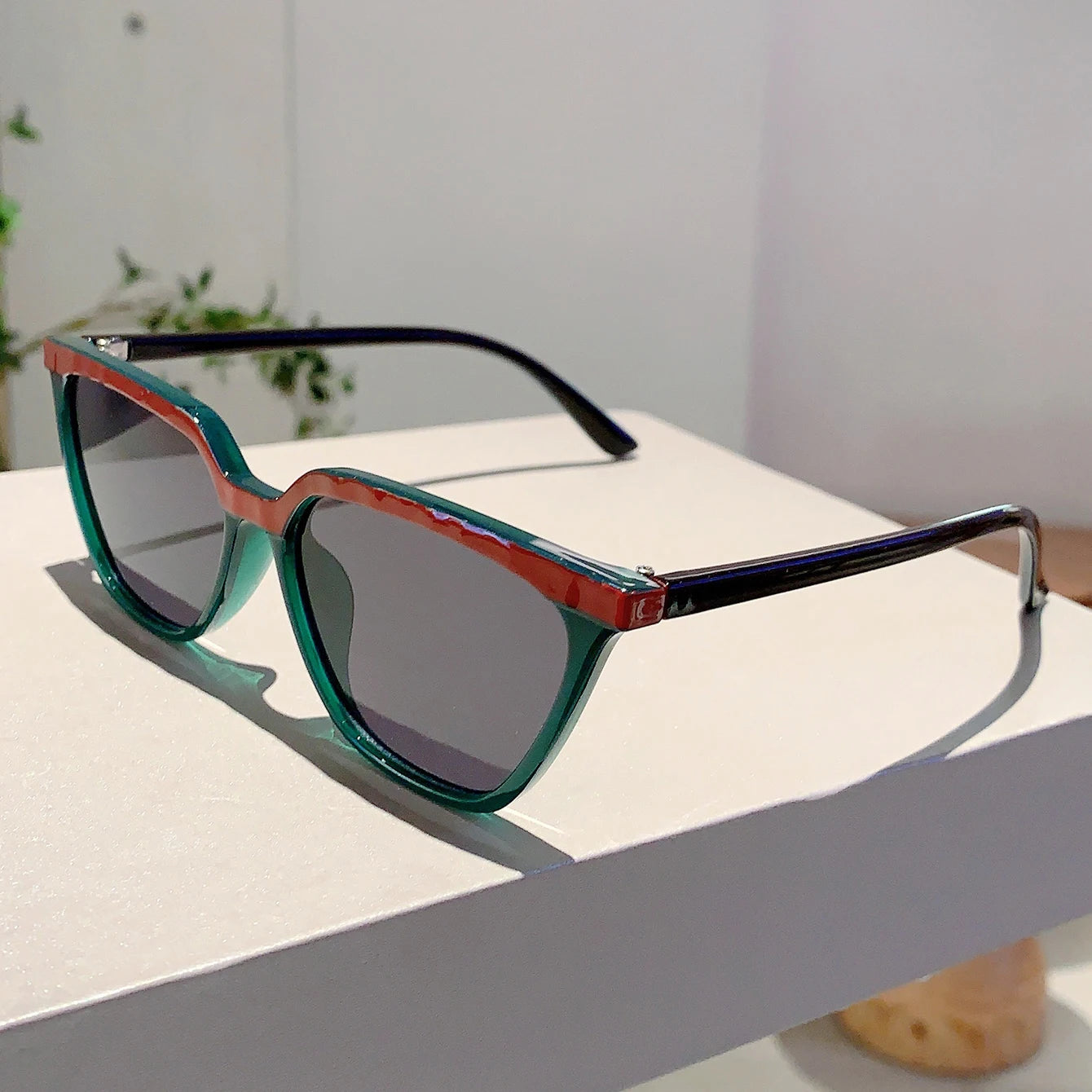 Stylish Cat Eye Sunglasses - Oversized Black Fashion Eyewear for Driving & Travel