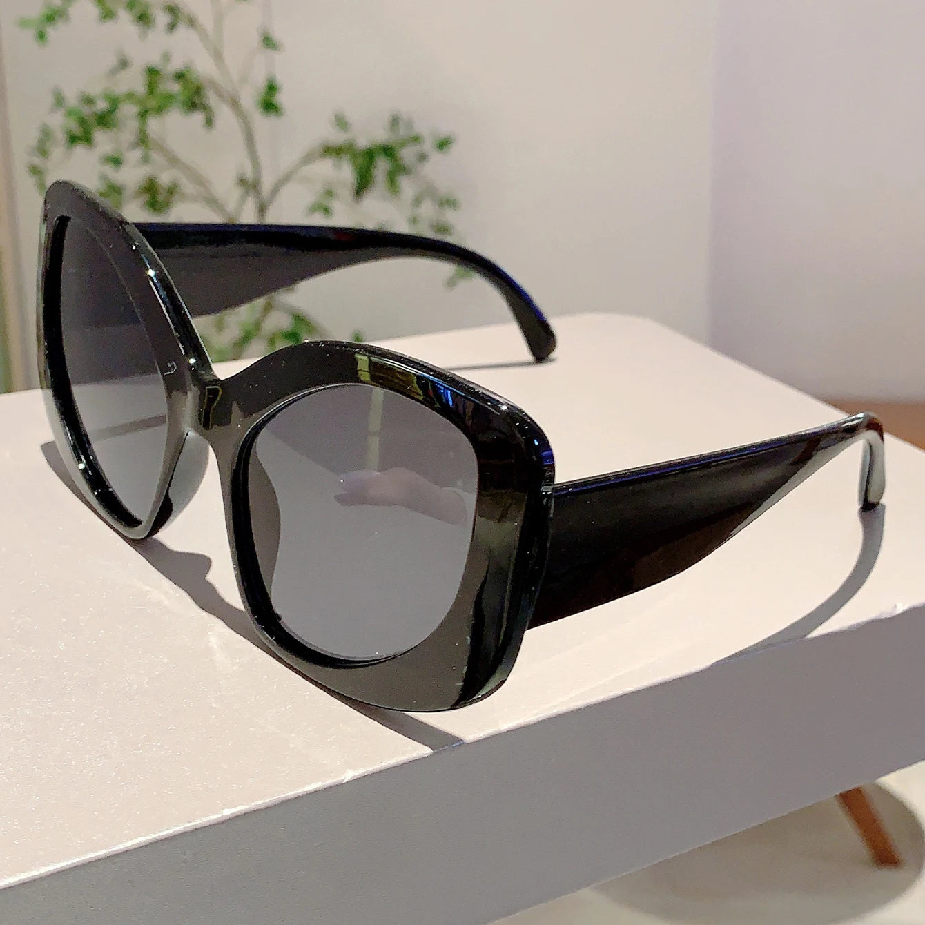 Women's Oversized Irregular Rim Sunglasses