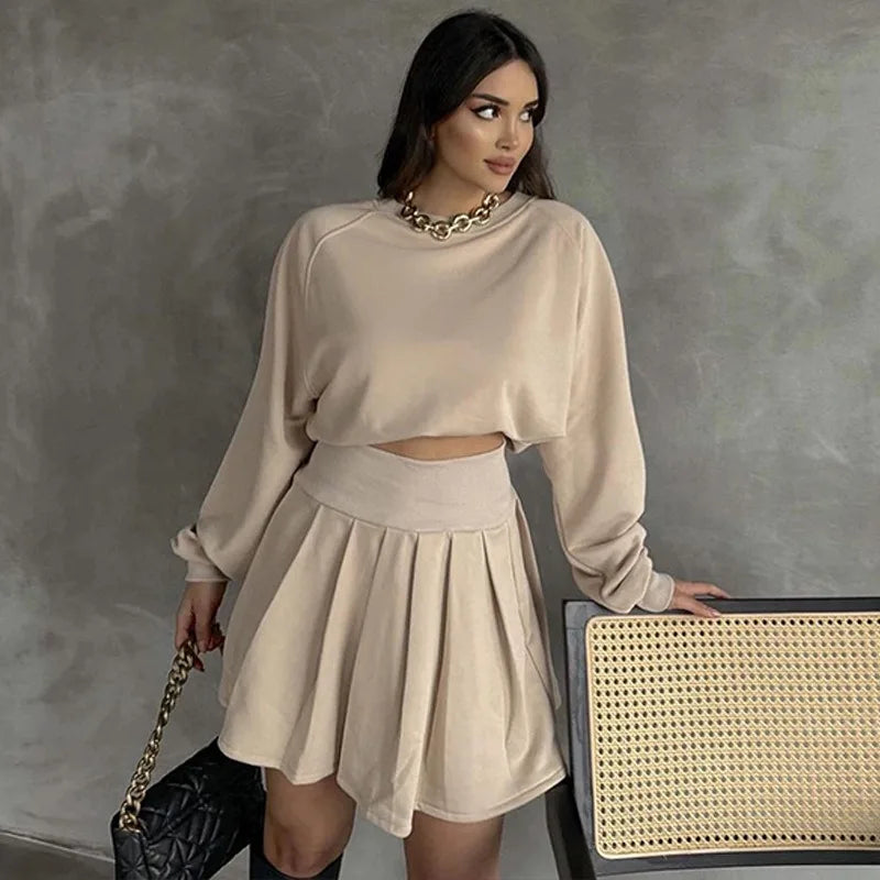 Women's Pleated 2 Piece Set - Long Sleeves Sweatshirt  and High Waisted Pleated  Skirt