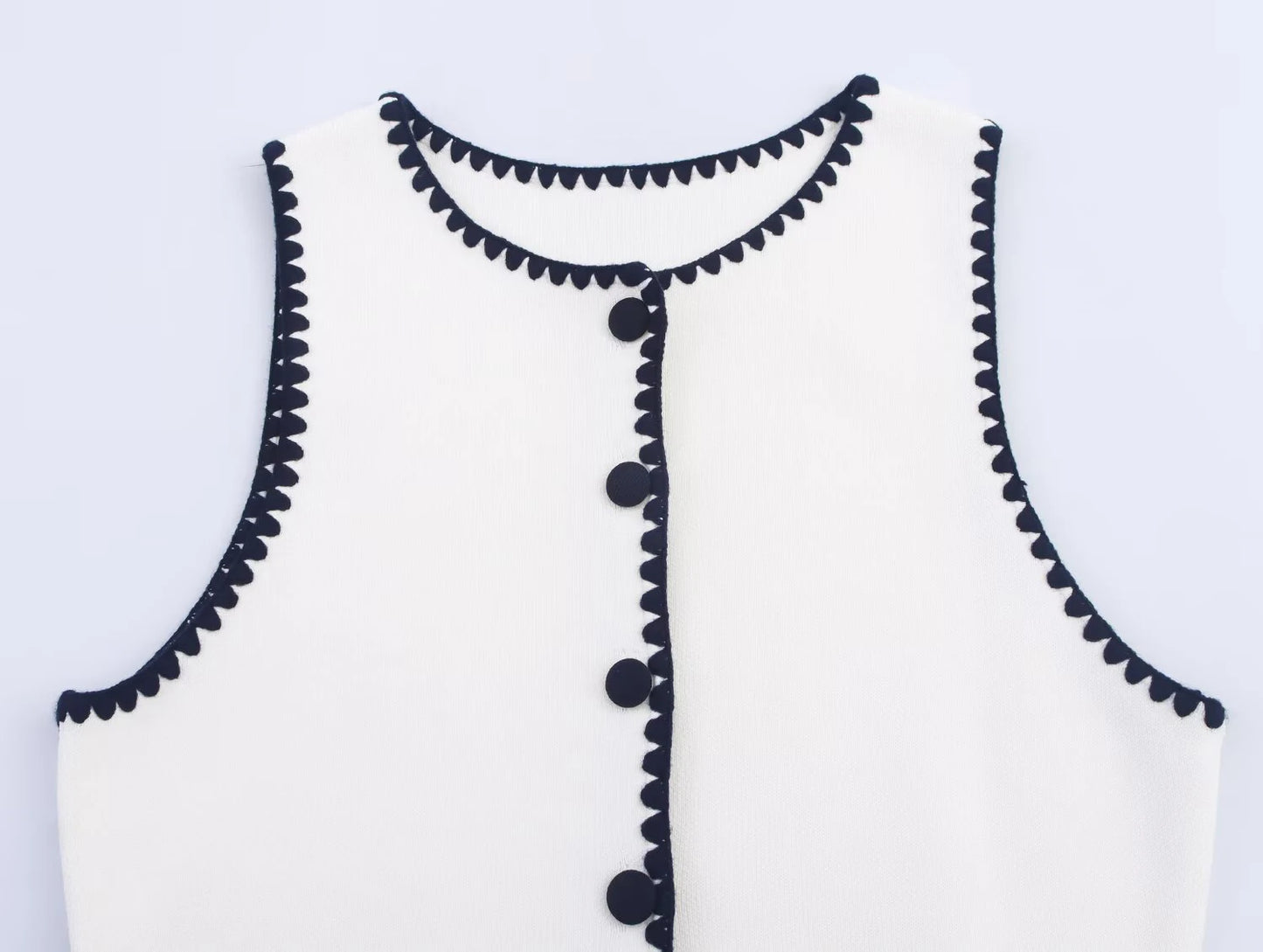 Elegant Contrasting Embroidery Knit Vest