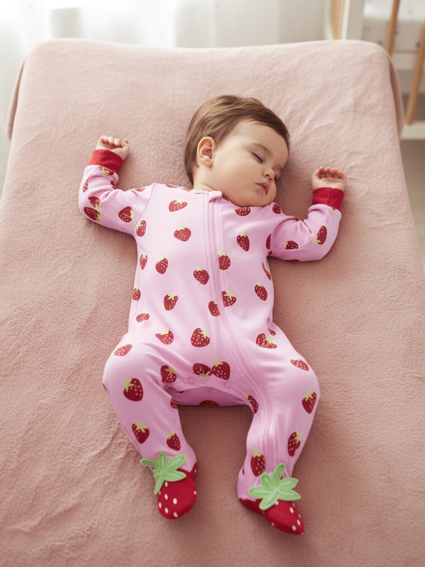 Baby Girls Boys Strawberry Print Romper - Long Sleeve Footed Jumpsuit 0-18M