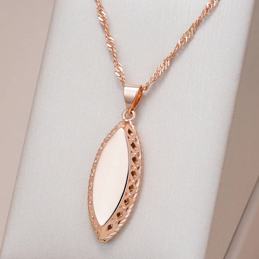 Women Glossy Pendant Necklace