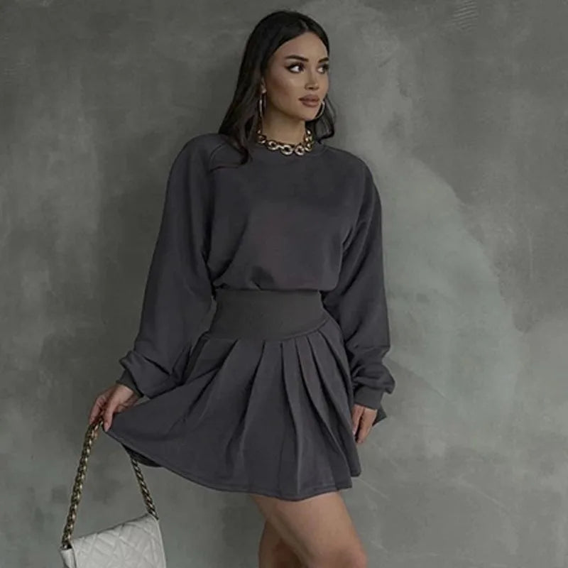 Women's Pleated 2 Piece Set - Long Sleeves Sweatshirt  and High Waisted Pleated  Skirt