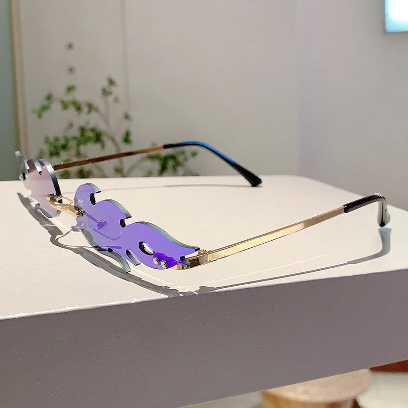 Women's Chic Fire Design  Stylish Sunglasses