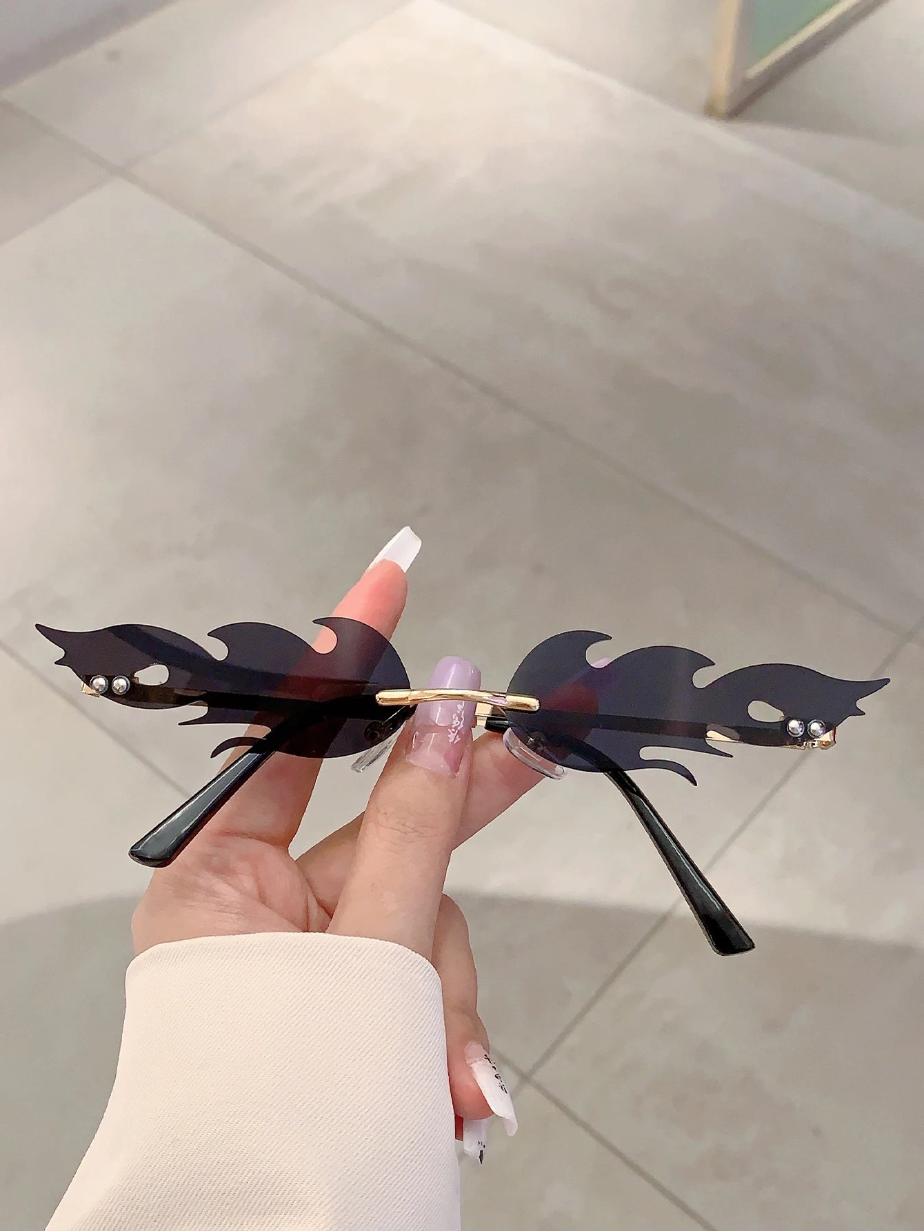 Women's Chic Fire Design  Stylish Sunglasses