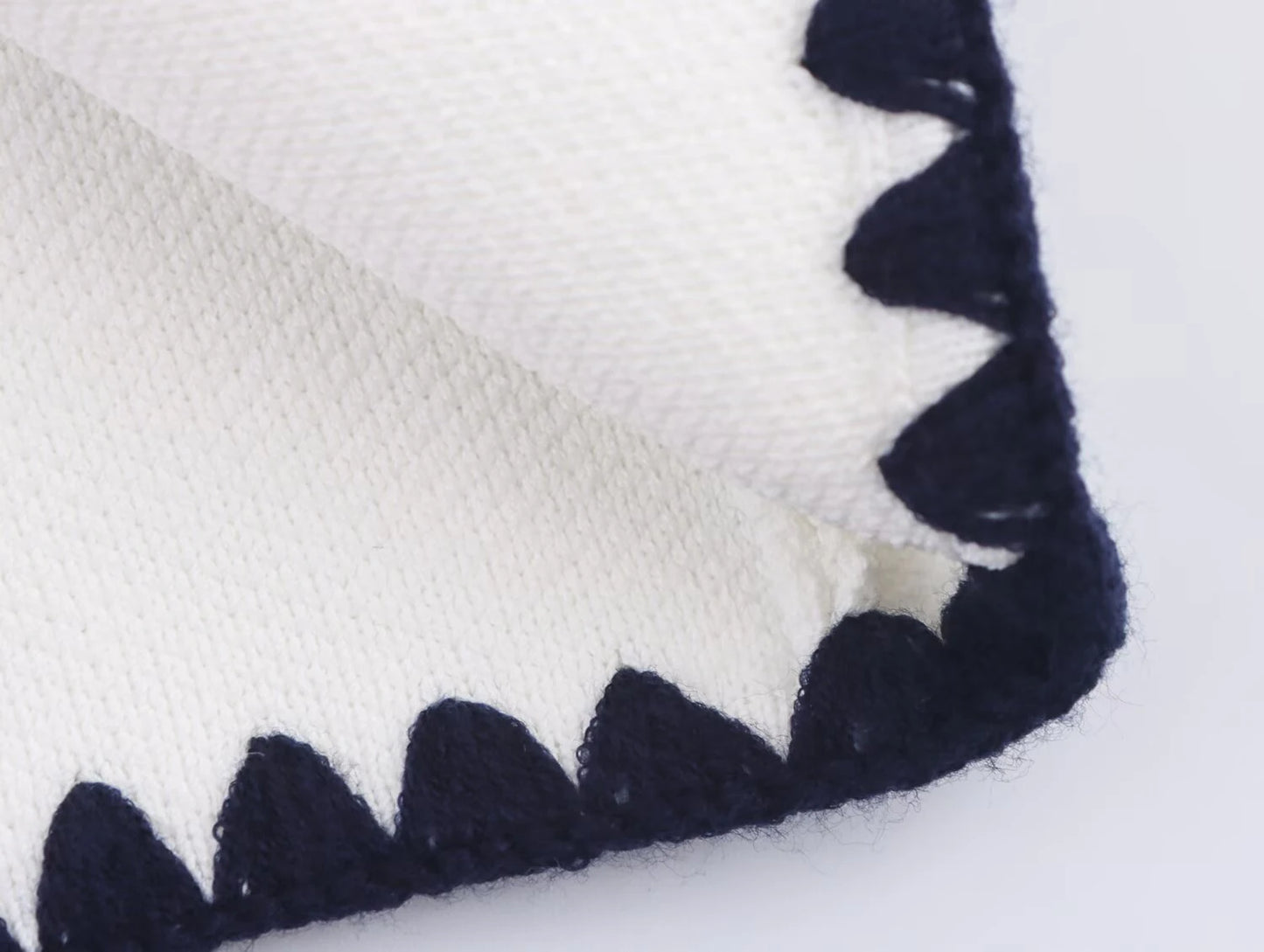 Elegant Contrasting Embroidery Knit Vest