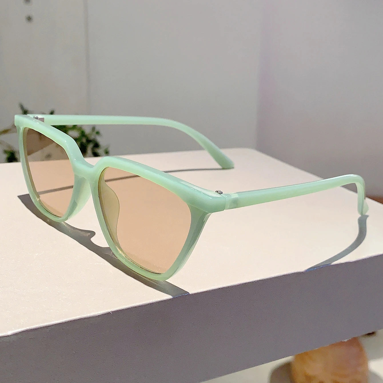Stylish Cat Eye Sunglasses - Oversized Black Fashion Eyewear for Driving & Travel