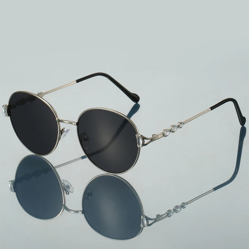 Women's Vintage Round Gradient Sunglasses with Rhinestones