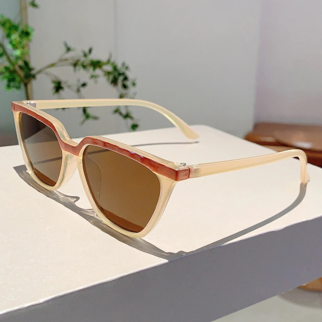 Stylish Cat Eye Sunglasses - Oversized Black Fashion Eyewear for Driving & Travel