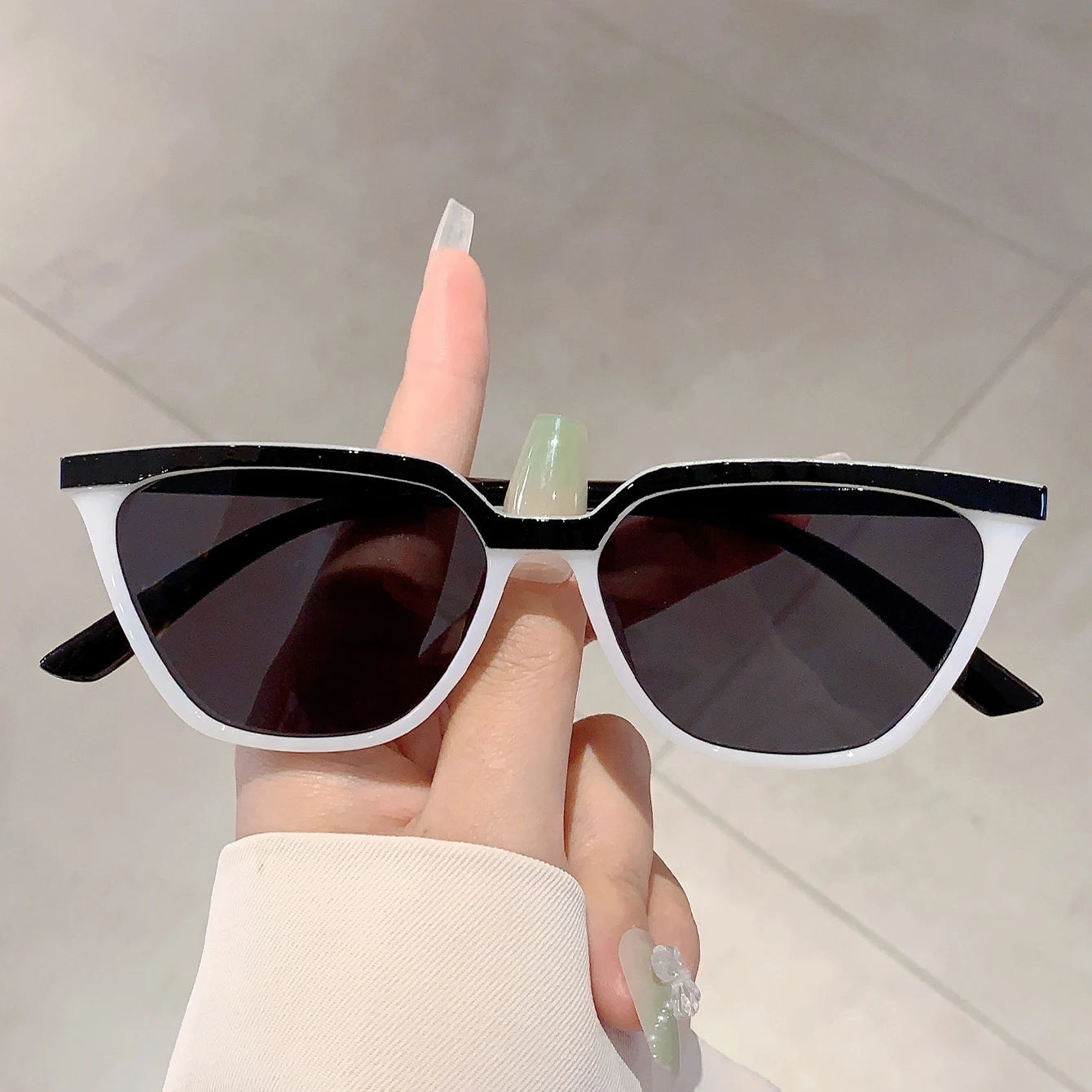 Stylish Cat Eye Sunglasses - Oversized Black Fashion Eyewear for Driving & Travel