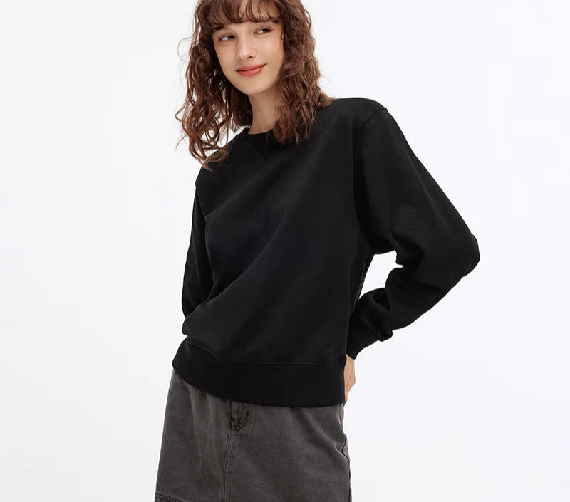 Women's Basic Round Neck Sweatshirt - Loose Fit Minimalist Pullover