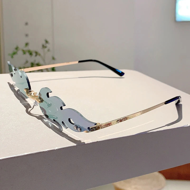 Women's Chic Fire Design  Stylish Sunglasses