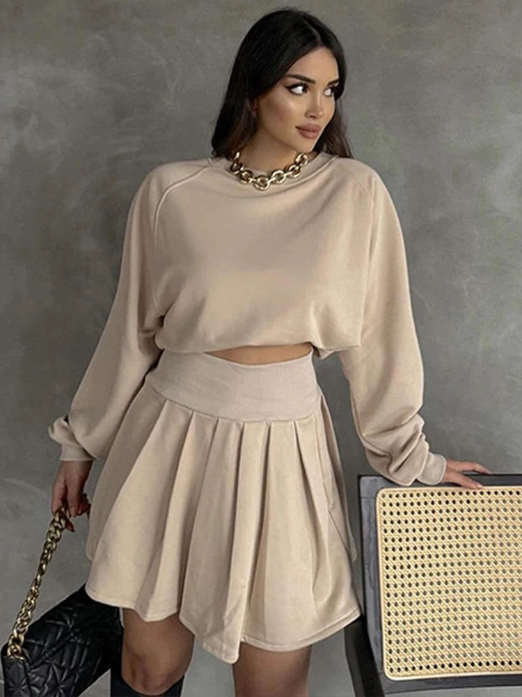 Women's Pleated 2 Piece Set - Long Sleeves Sweatshirt  and High Waisted Pleated  Skirt