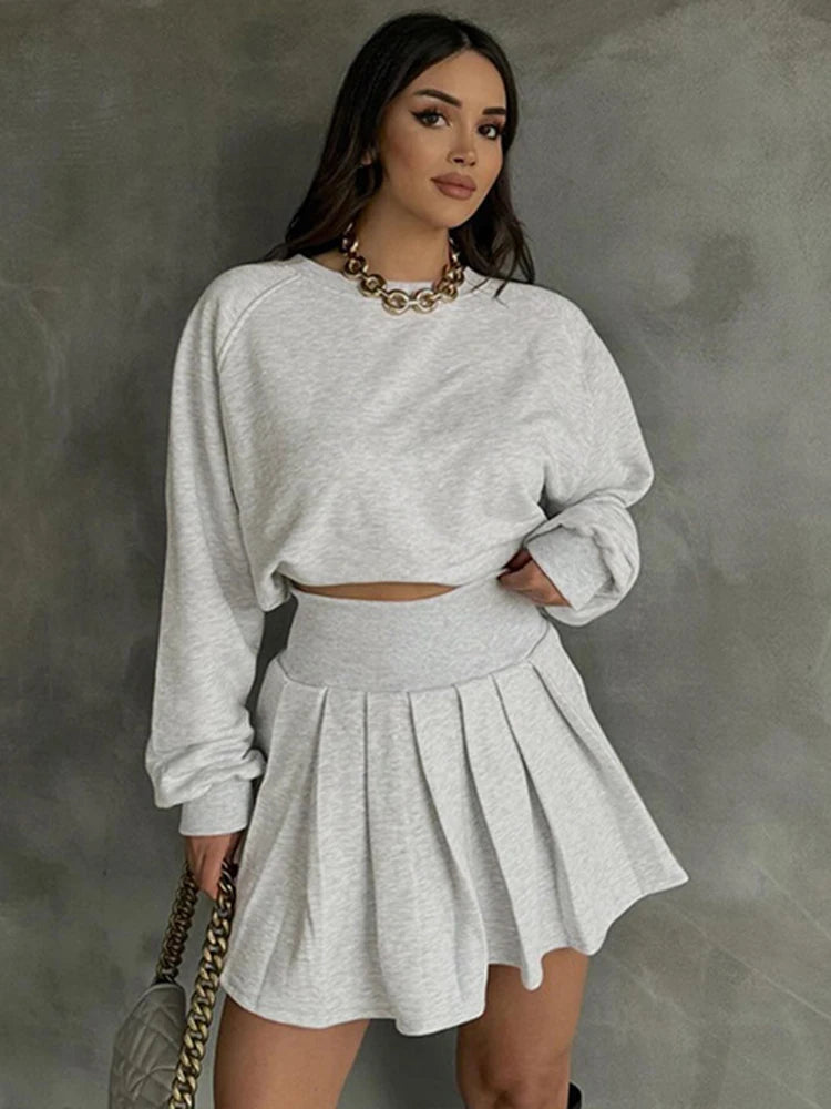 Women's Pleated 2 Piece Set - Long Sleeves Sweatshirt  and High Waisted Pleated  Skirt