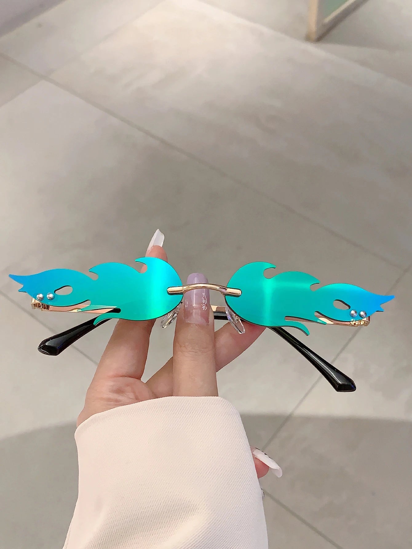 Women's Chic Fire Design  Stylish Sunglasses