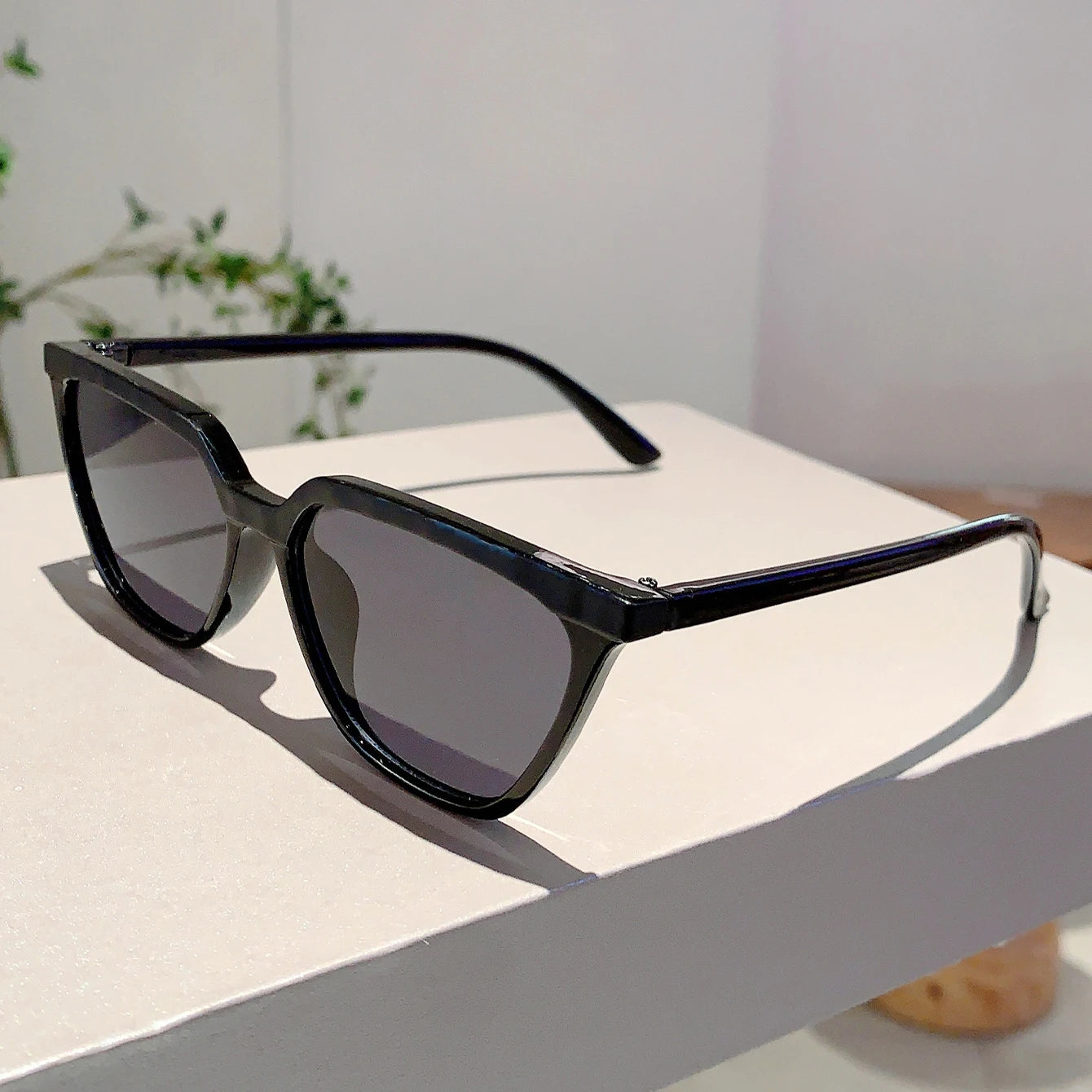 Stylish Cat Eye Sunglasses - Oversized Black Fashion Eyewear for Driving & Travel