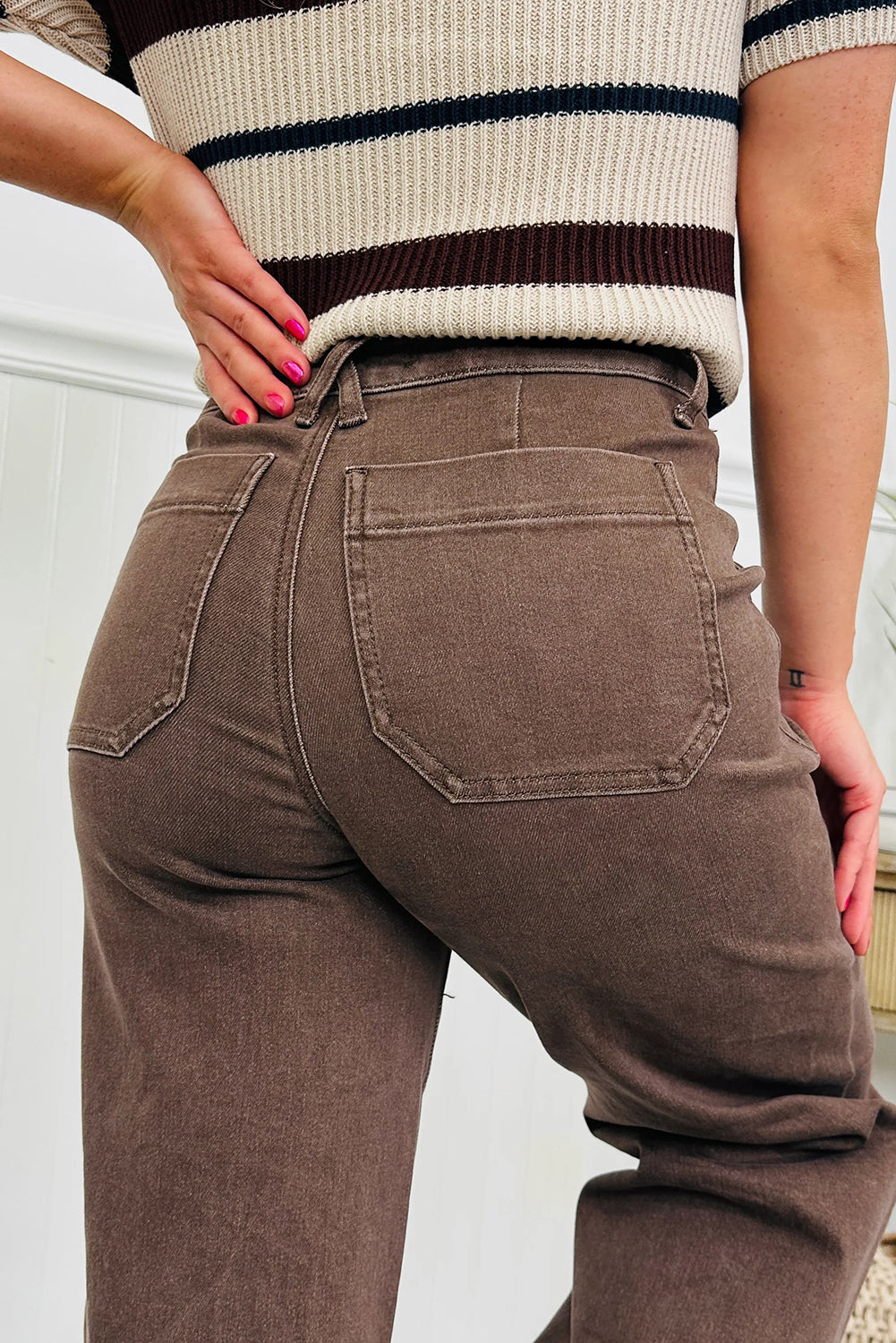 Retro Washed Patch Pocket Loose Jeans